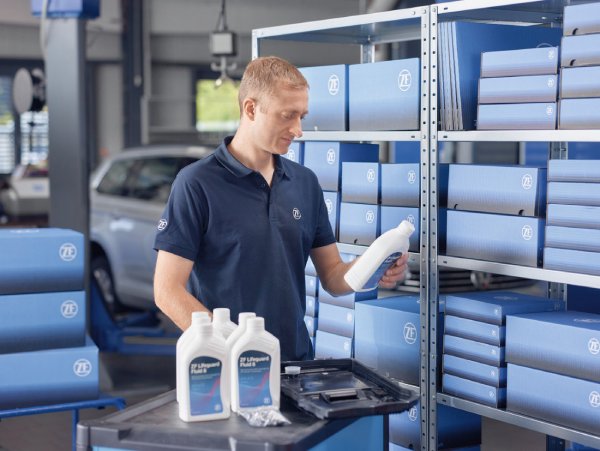 Oleje do przekładni automatycznych i hybrydowych ZF LifeguardFluid gwarantują pracę skrzyni biegów na najwyższym poziomie, a także umożliwiają maksymalną oszczędność paliwa i niższą emisje CO2.