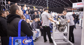 Piękne dziewczyny, ryk silników i branżowe szkolenia – relacja z ProfiAuto Show 2015
