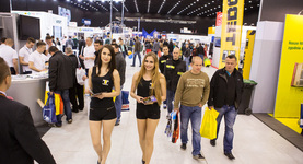 Piękne dziewczyny, ryk silników i branżowe szkolenia – relacja z ProfiAuto Show 2015