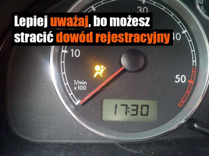 Internauta: „W trakcie kontroli drogowej policjant zatrzymał dowód rejestracyjny, ponieważ paliła…